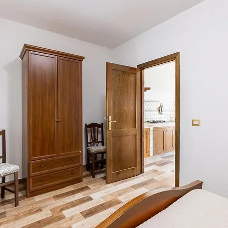 Apartamento With Veranda And Private Parking