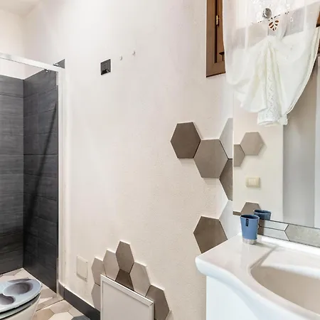 Apartamento With Veranda And Private Parking