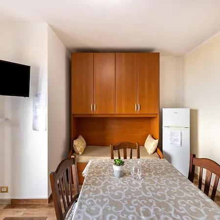 Apartamento Apartment With Veranda And Private Parking *