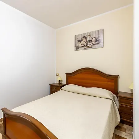 With Veranda And Private Parking Apartman *