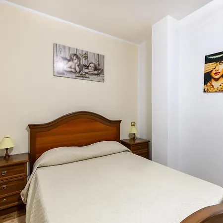 Apartamento With Veranda And Private Parking *