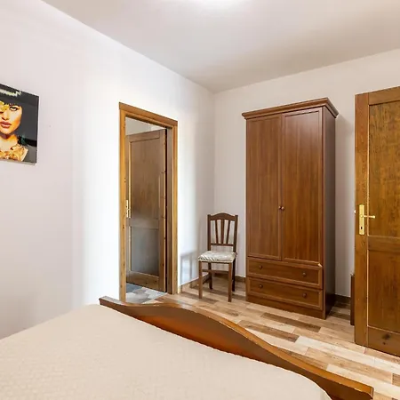 Apartament With Veranda And Private Parking *